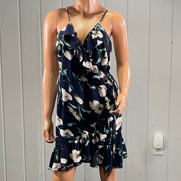 *Pretty Little Thing Women’s Floral Print Wrap Mini Dress Sz 14 - Picture 5 of 13